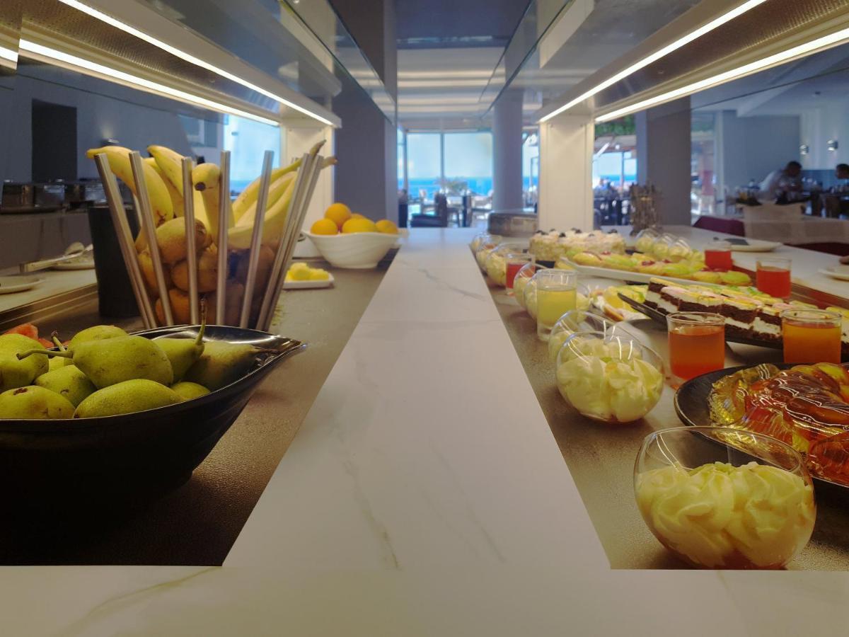 Tsamis Zante Suites (Adults Only) Psarou  Luaran gambar A buffet at a hotel