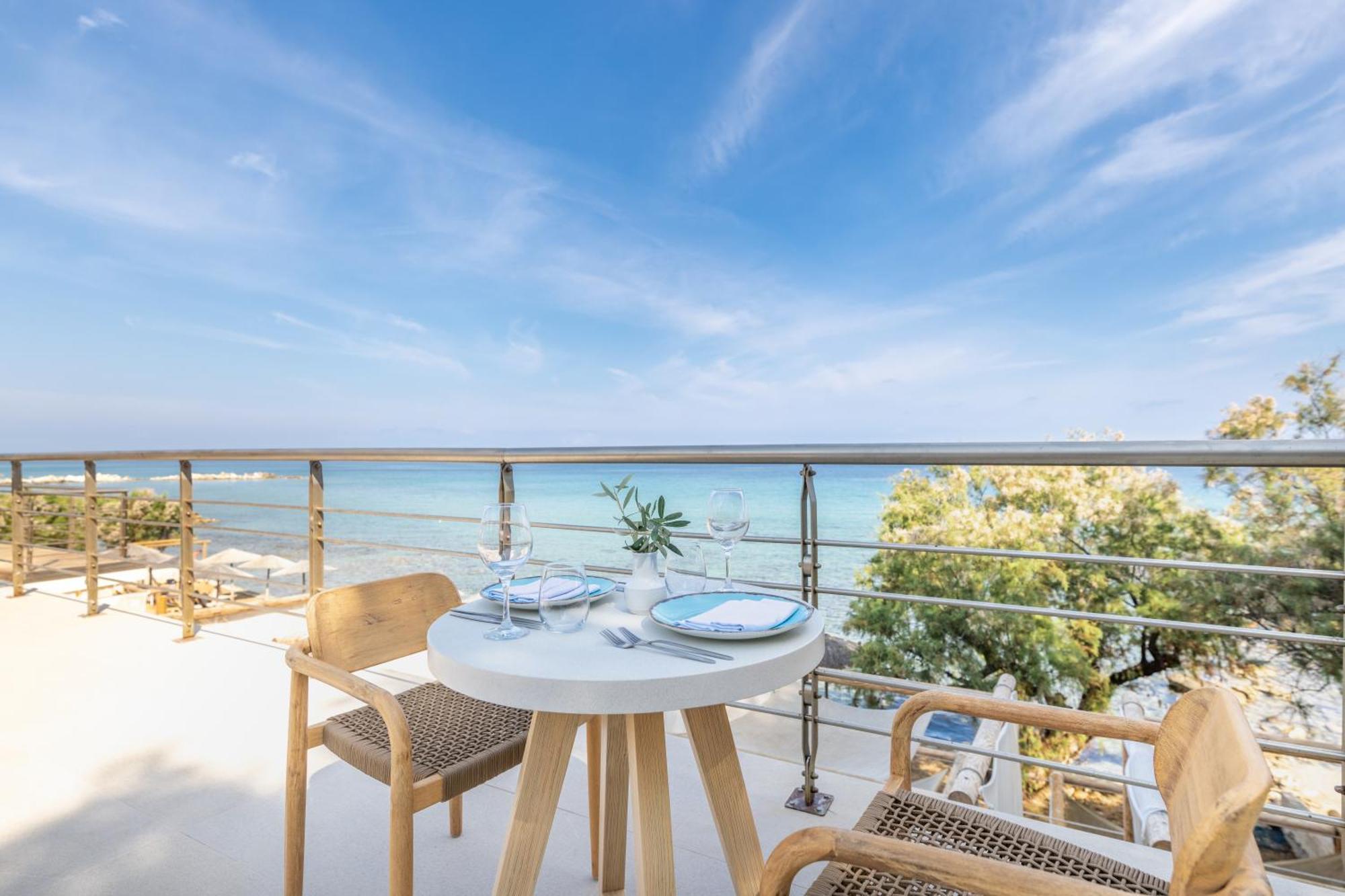 Tsamis Zante Suites (Adults Only) Psarou  Luaran gambar A balcony at a hotel