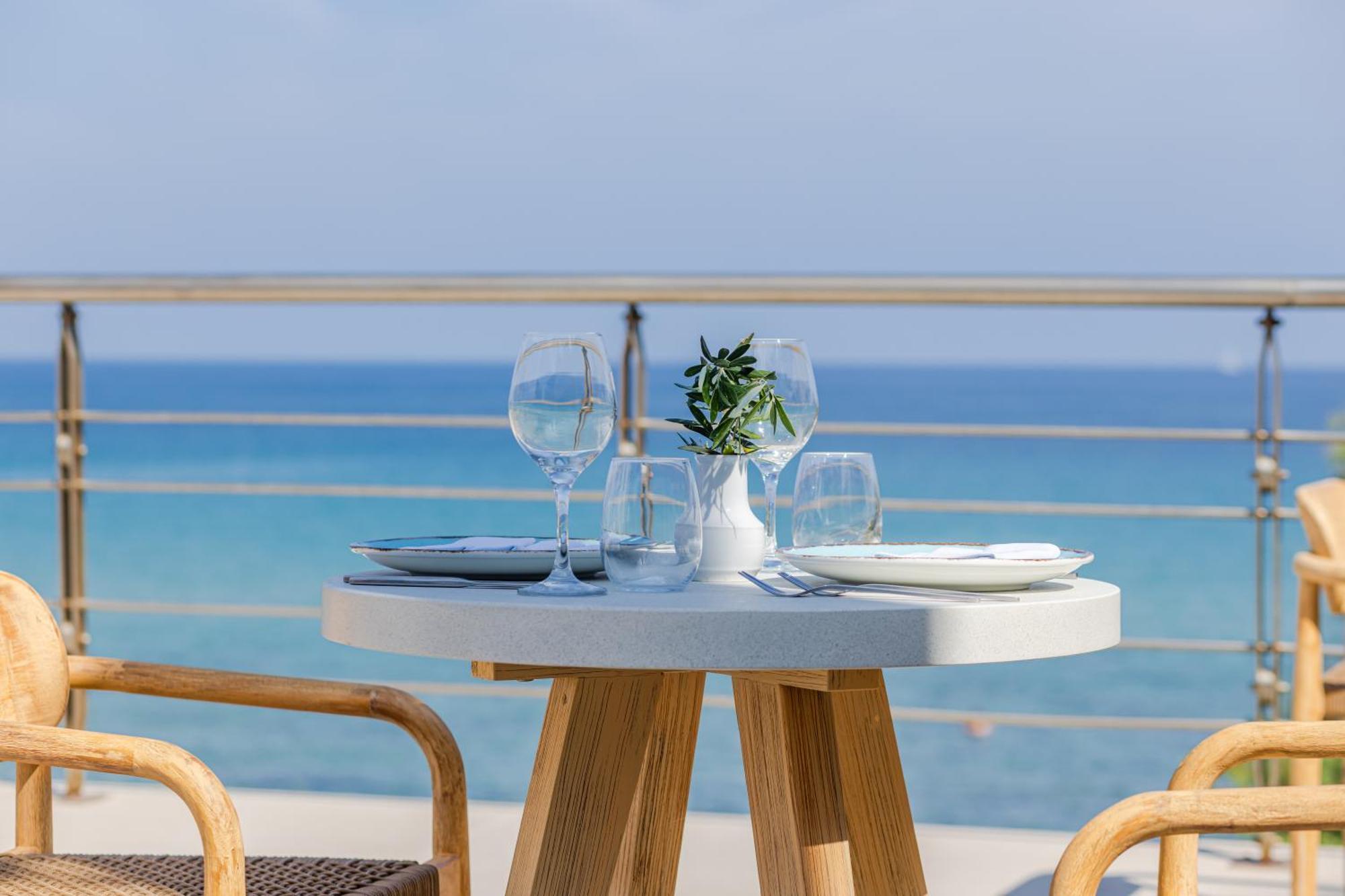Tsamis Zante Suites (Adults Only) Psarou  Luaran gambar A table set for fine dining