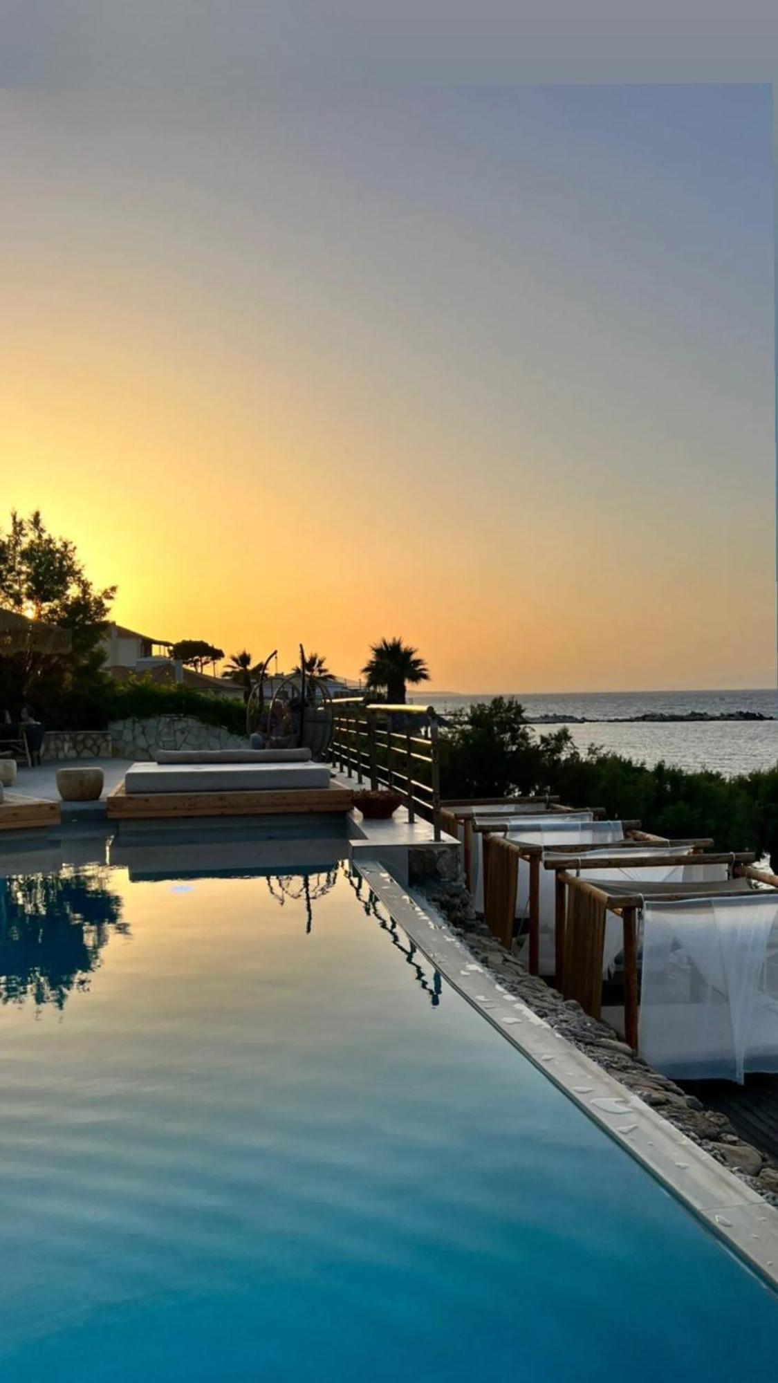 Tsamis Zante Suites (Adults Only) Psarou  Luaran gambar Sunset at the Mykonos Villa