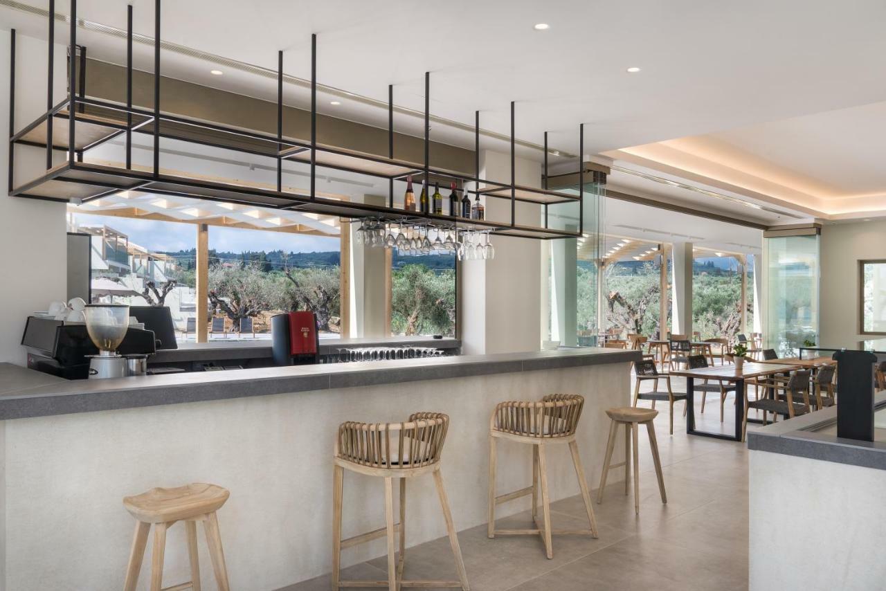 Tsamis Zante Suites (Adults Only) Psarou  Luaran gambar The bar at the restaurant